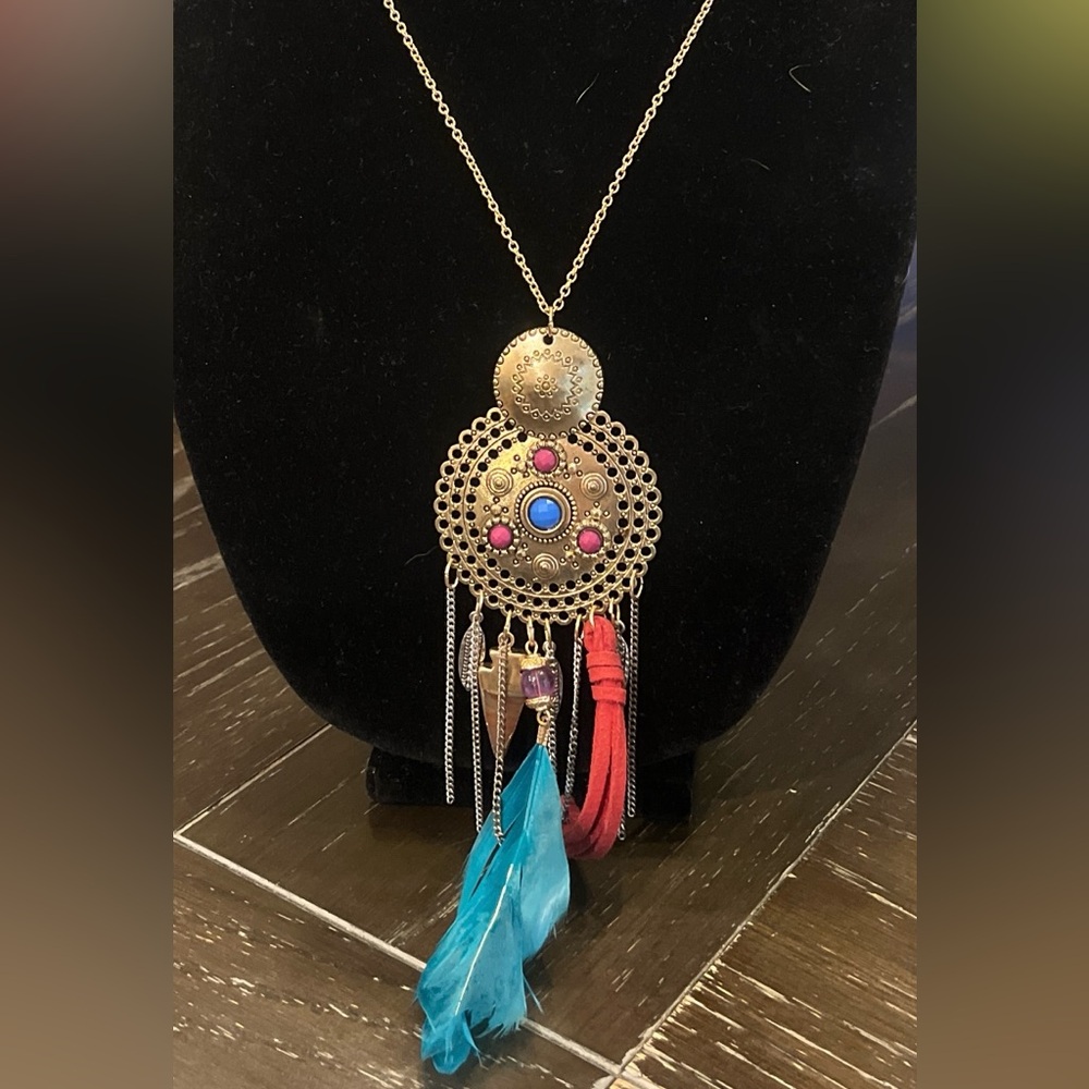 Charming Charlie'Bohemian Gold Tone Necklace with Colorful Accents